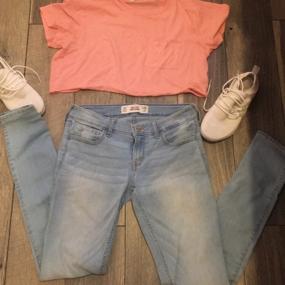 Low rise skinny jeans that are light denim - Picture 4 of 4